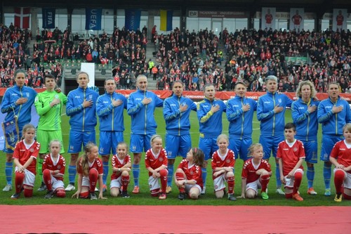 В женскую сборную на матчи с Данией и Швецией вызвали 20 футболисток