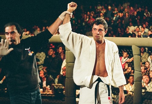 Легенда ММА и UFC прилетит в Украину