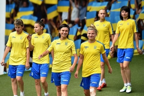 Жіноча збірна України готується до битви проти Швеції