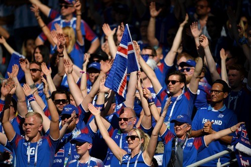 ВИДЕО ДНЯ. 30 тысяч фанов сборной Исландии поддержали команду в Москве