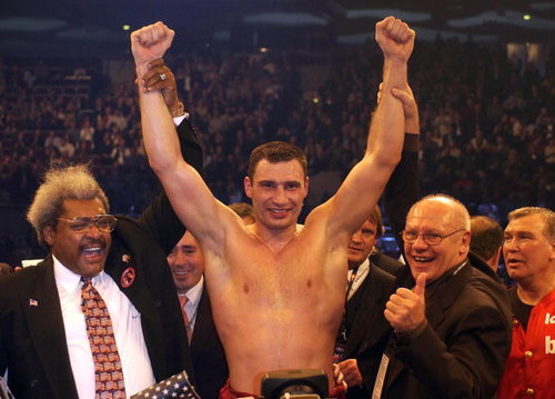 ВИДЕО ДНЯ. 19 лет назад Виталий Кличко впервые стал чемпионом мира