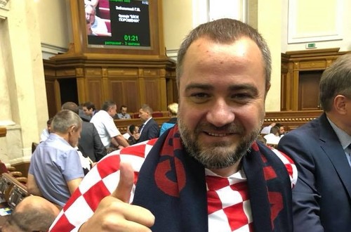 ФОТО ДНЯ. Павелко пришел в парламент в футболке сборной Хорватии