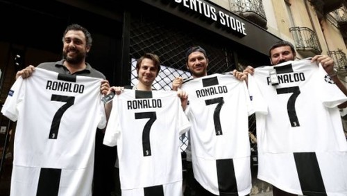 Ювентус продает по одной футболке Роналду в минуту