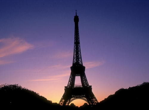 Французы будут смотреть финал на экране у Эйфелевой башни