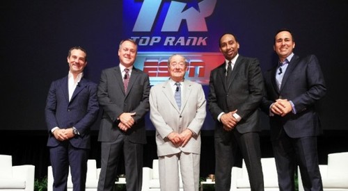 Top Rank, представляющий Ломаченко, подписал контракт с ESPN