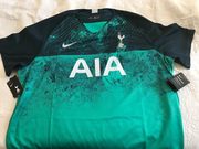 Тоттенхэм представил третий комплект формы