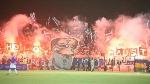 ВИДЕО ДНЯ. На матче в Судане фанаты вывесили баннер с Гитлером