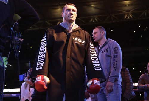 Владимир Кличко выставил на аукцион свой халат с последнего боя