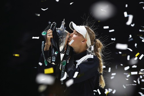 Возняцки выиграла Итоговый турнир WTA в Сингапуре