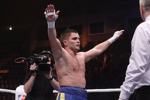 Митрофанов выиграл второй поединок на профи-ринге