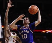 NCAA. 10 очков Михайлюка помогли Канзасу одолеть Айову