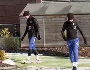 Мората не может попасть в цель даже снежком