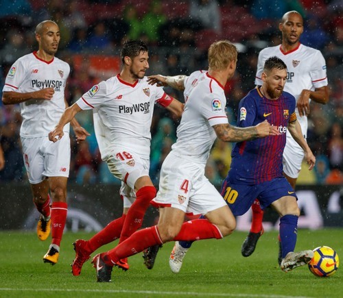 Барселона обыгрывает Севилью, Валенсия близка к рекорду