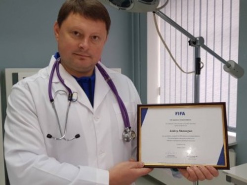 Врач Динамо Шморгун первым в Украине получил диплом ФИФА