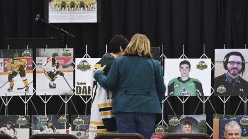 Игроки сборной Украины почтили память погибших канадских хоккеистов