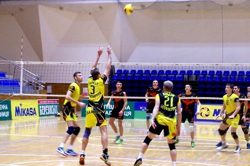 Локомотив и Барком вышли в финал чемпионата Украины