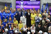 М. Порошенко та Павелко презентували благодійний флешмоб до фіналу ЛЧ