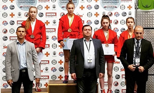 Украинские самбисты добыли 30 медалей на молодежном чемпионате Европы