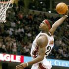 Леброн Джеймс травмировал голеностоп