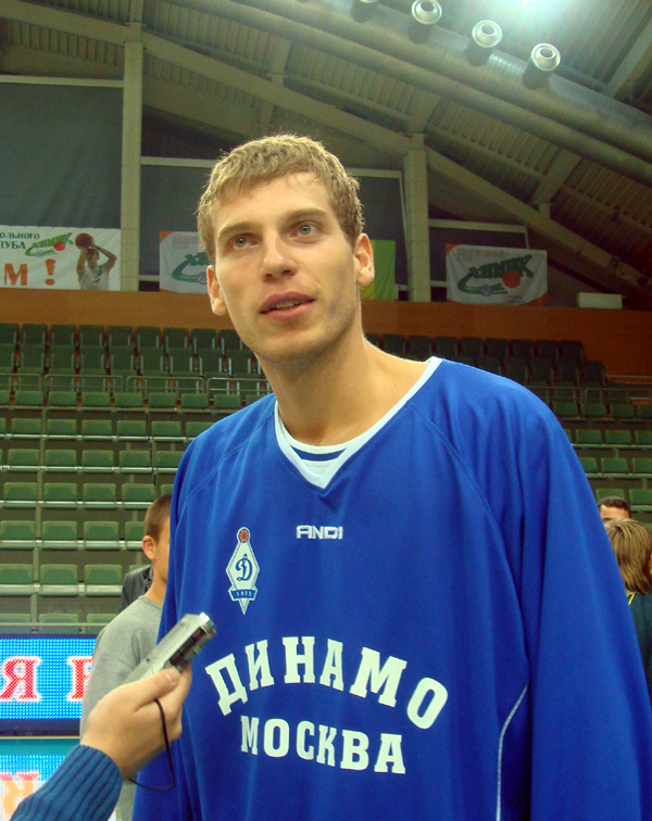 Мечтательный взгляд Сергея Мони