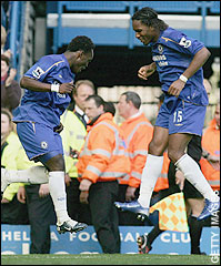 Поезда-бизоны за секунду до столкновения...