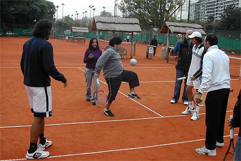 Марадона на корте - с такой поддержкой как не выиграть?