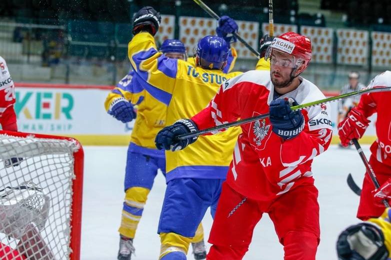 Словакия польша хоккей. Россия и Польша хоккейный матч. Ukraine men's National Ice Hockey Team.