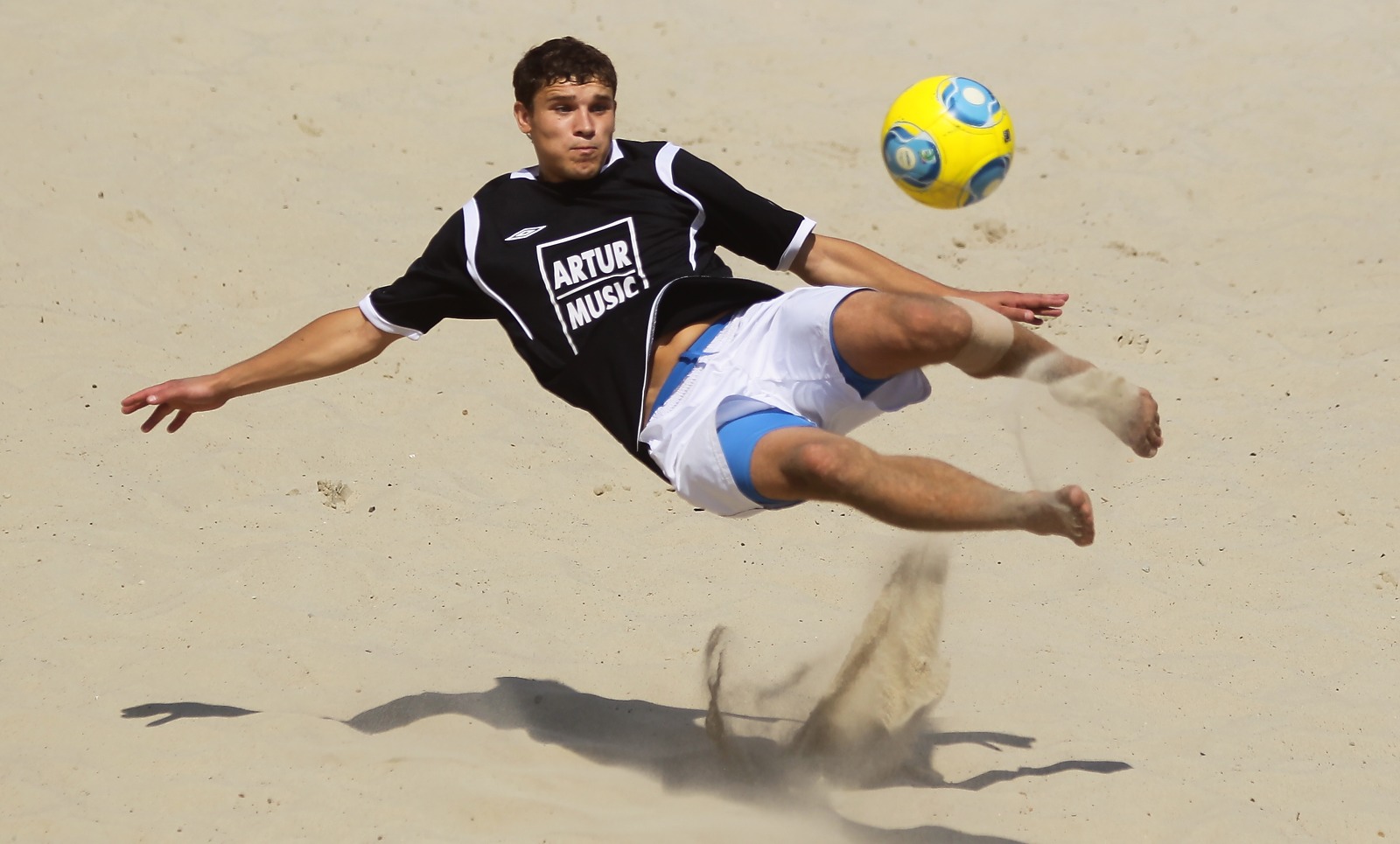 Beach football. Футбол пляж обои. Timothy Beach Football. Adriel Rocha Beach Football.